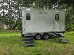 rr203204 1747925778 2 Station Restroom Trailer